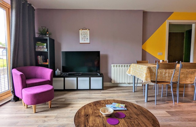 Modern, Bright & Spacious - First Floor Apartment