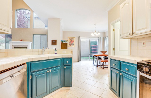 Modern California Escape Near Kayaking & Downtown!