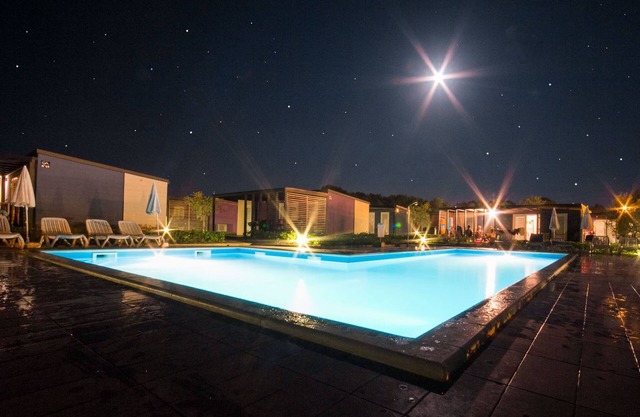 Chalet moderno con conexión Wi-Fi y una terraza, a 16 km. de Umag