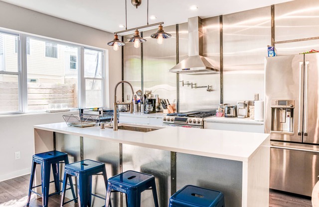 Moderno, cocina de chef, terraza en la azotea, baños tipo spa