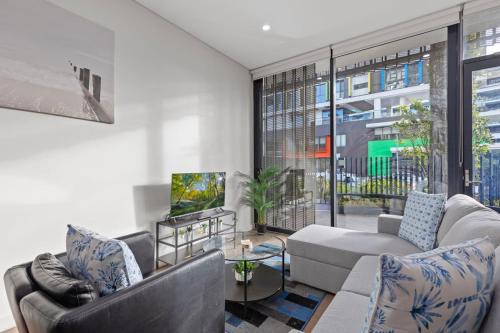 Modern City-Fringe Townhouse