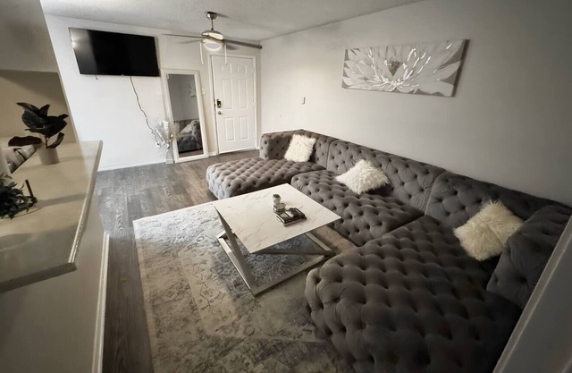 Modern Comfort: 1 BR/ Medical Center/Resort Style