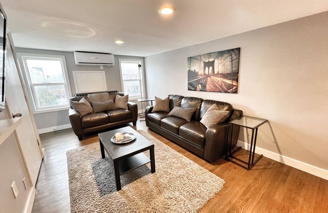 Modern Comfort Meets Convenience – 3BD-2BA Apartment in Windsor
