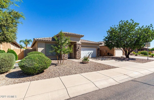 Modern & comfortable 1-story with private heated pool in Johnson Ranch