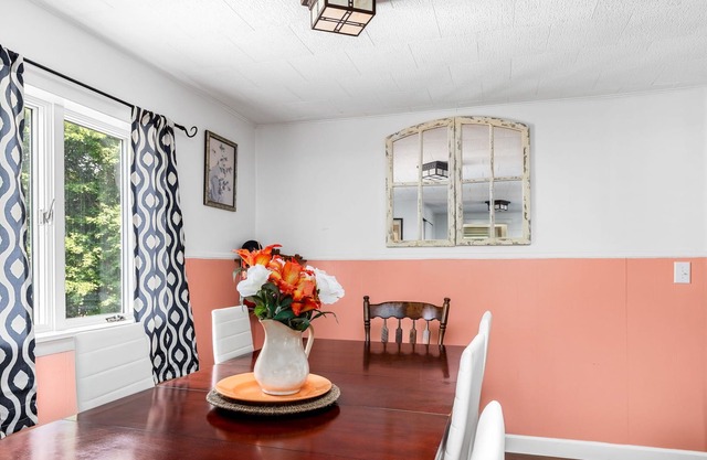 Modern Comforts in a Historic Queen Anne Victorian - Close to the Track and Park
