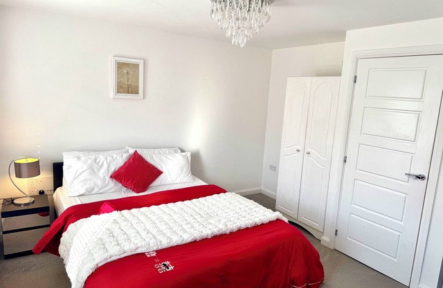 Modern Comfy double room Near Wellingborough centre with Netflix, WiFi, Parking