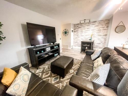 Modern Condo Central Huron Boat Basin Area