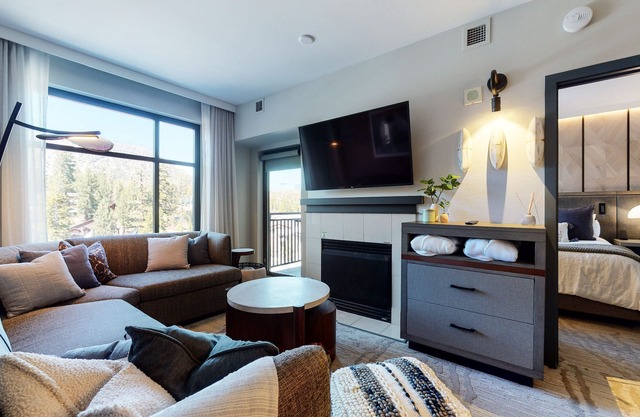 Pet-Friendly Modern Condo in Luxury Hotel! Across The Village, EV Charging