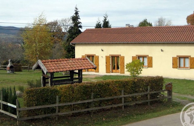 Casa rural con piscina y terraza en plena naturaleza de Rhône-Alpes-Auvergne