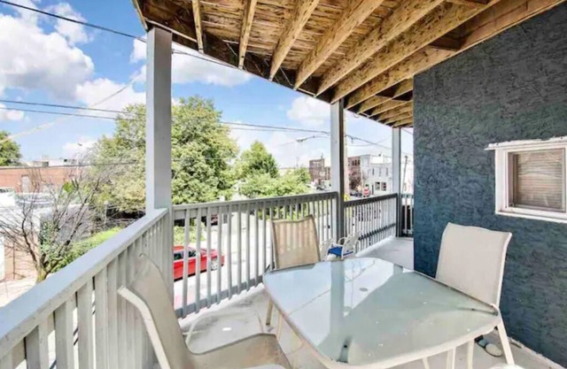 Moderno y acogedor apartamento con vistas a la ciudad en la plaza Passyunk. w Cubierta de la azotea