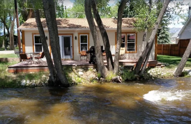 Cabaña moderna de Creekside