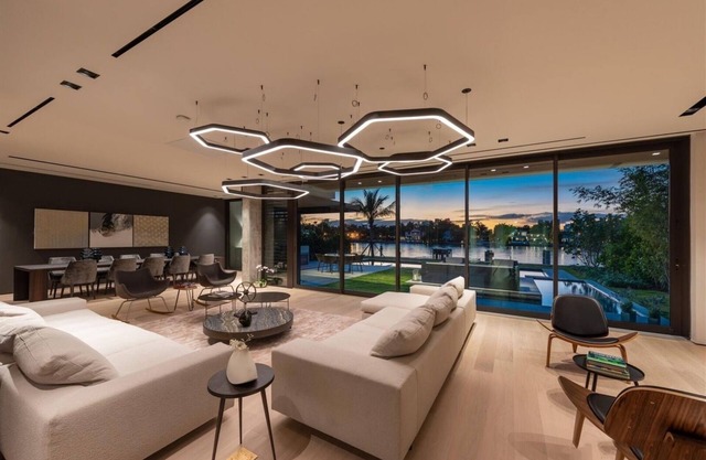 Modern Elegance 5BR waterfront Smart Home heated pool & Jacuzzi on Miami Beach!