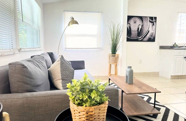 Modern Family Cottage Beach 15 min