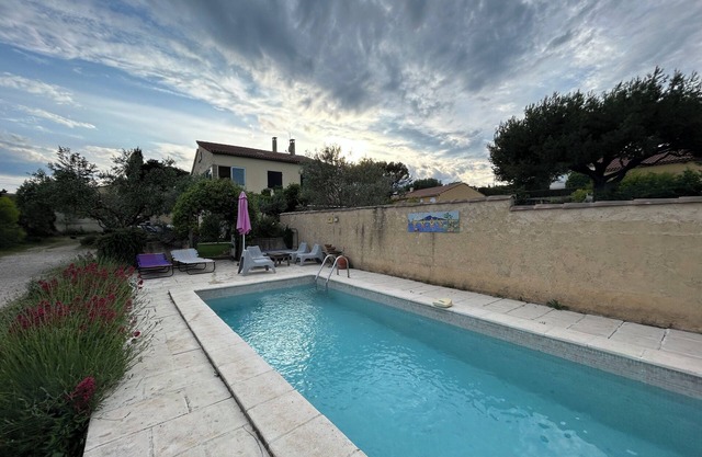 Villa Moderna con Piscina Privada y Sala de Juegos – Ideal para 10 Personas
