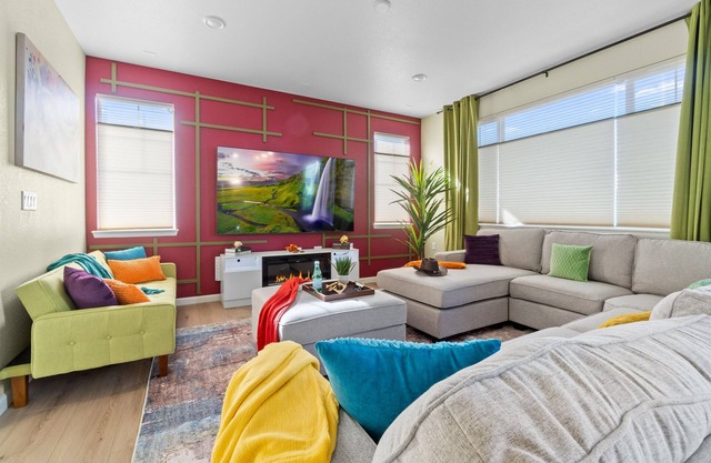 Modern 5BR Getaway | Hot Tub,Game Room,Fireplace,Grill & Pet-Friendly