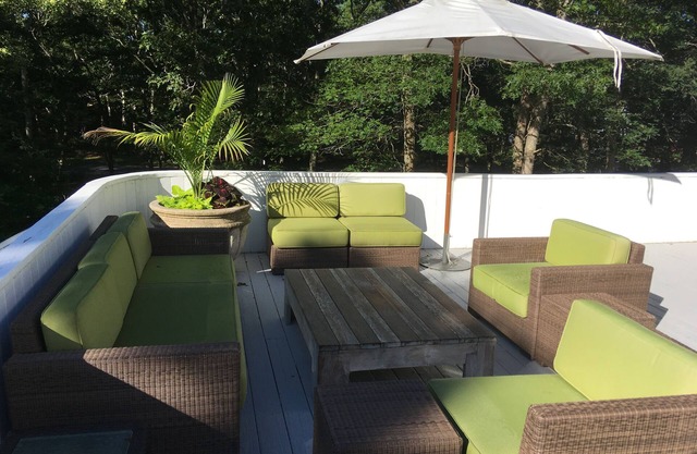 Hogar moderno en1. 4 acres. 5 minutos a la aldea, septiembre - $ 4900 / semana consultar con nosotros