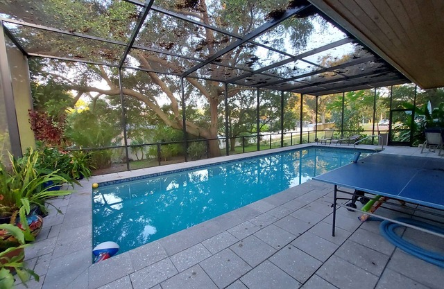 Modern Jewel, 10 Min. drive to Honeymoon Island, Sleeps 4, Lap Pool, WorkoutRoom