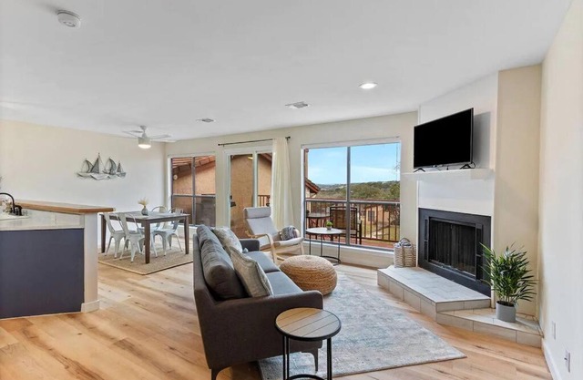 MODERN LAKEVIEW 2 STORY TOWNHOME - Bring Kids, Dogs, Jetski, Boat, Golf Clubs!