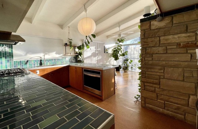 Modern, Light filled & Cozy 3bed Home