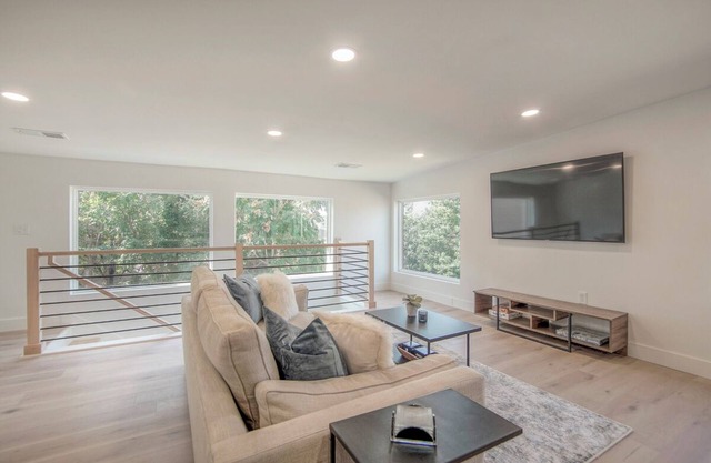 Modern Loft in 'Little Italy' - Minutes from Downtown KC