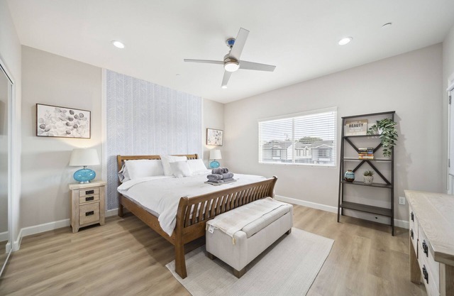 AMAZING VALUE - 14 Guests, Minutes from Disneyland/Knott's/Beaches - NEW 4 BR