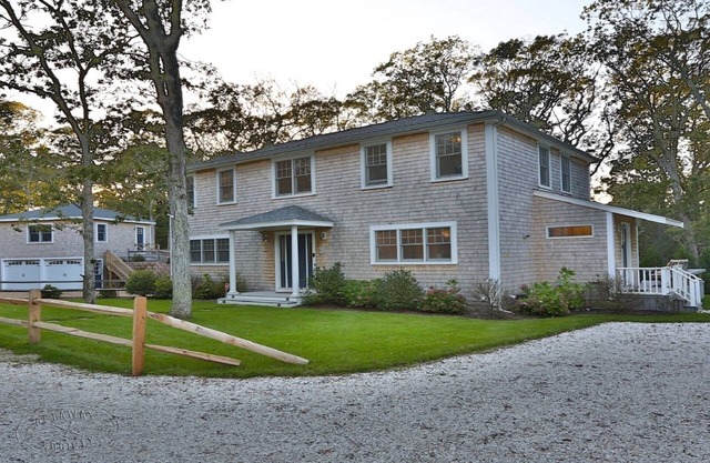 ¡NUEVO 5 camas, 4. 5 baños con sótano completo! A minutos del centro de Oak Bluffs.