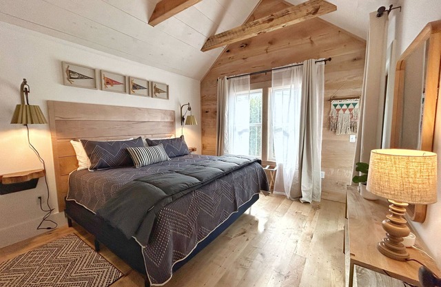 Modern Luxury meets Downtown Experience Centrally-Located in Bryson City