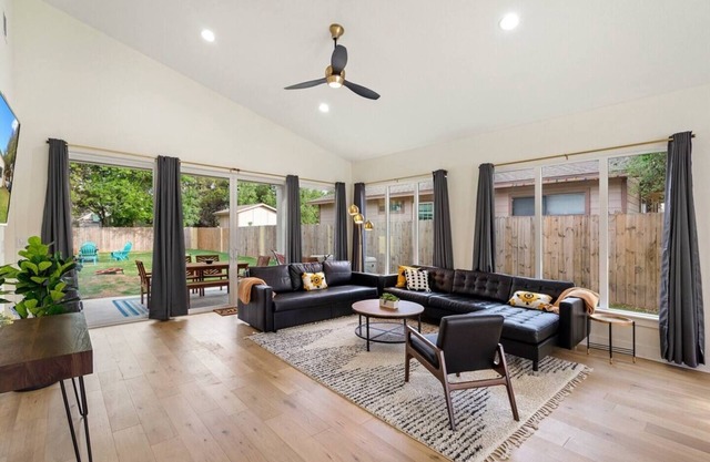 Modern Luxury w/POOL