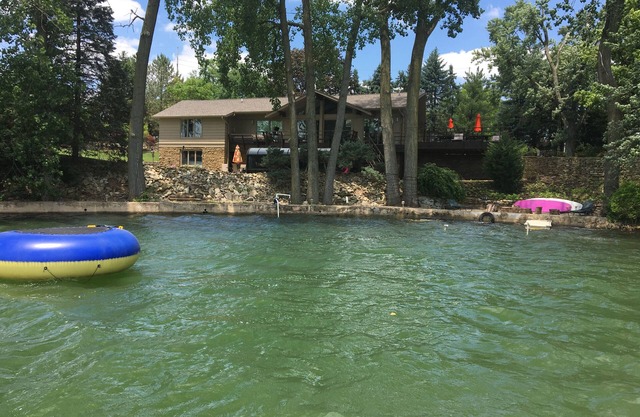 Moderna casa del LAGO de mediados de siglo a 7 millas de la autopista y el centro de Indy.