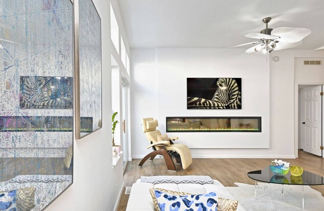 Modern Mountain-Top Designer Los Angeles Home. State of Art