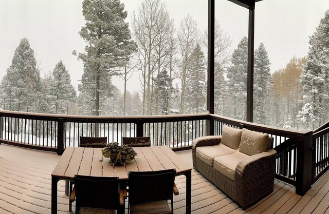 Modern Mountainside Escape close to hiking and 5 miles from Ski Resort!
