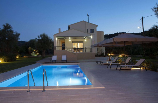 Casa moderna de nueva construcción de 150m2, ideal para niños, en un olivar 4000 sq