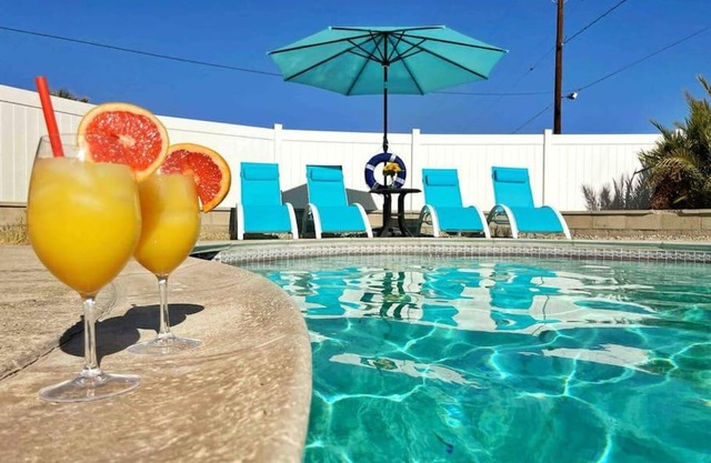 Modern Oasis Near Joshua Tree ,Pool, Game Room