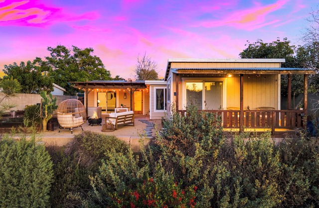 Modern Oasis/ Spa with Casita and Spacious Yard