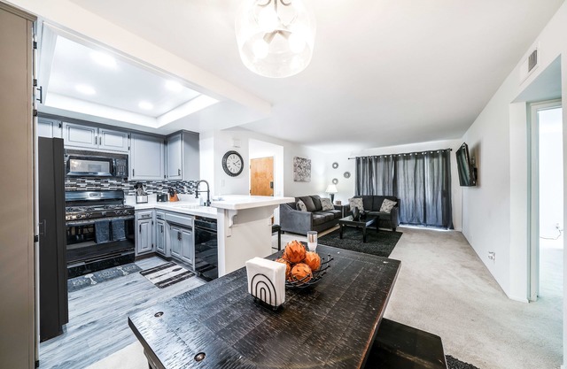 Modern OC Condo | Mins to Laguna Beach | Pool-Spa