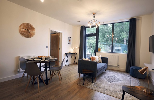 Robin-Moderno-Apartamento-Baño Privado-Vista a la Calle
