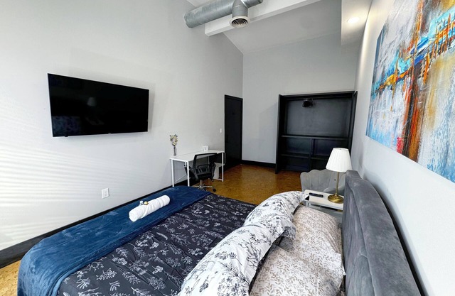 Modern Private Blue Room Near to NY