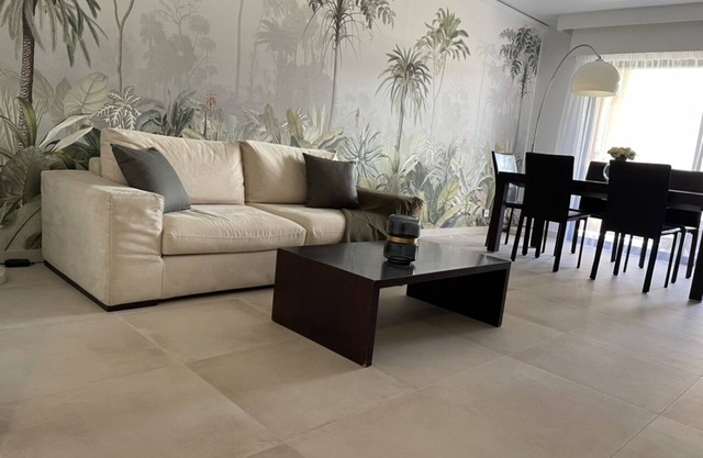 Modern renovated 2-bedroom apartment in a quiet area, 3km from La Croisette and from the air-conditioned beaches