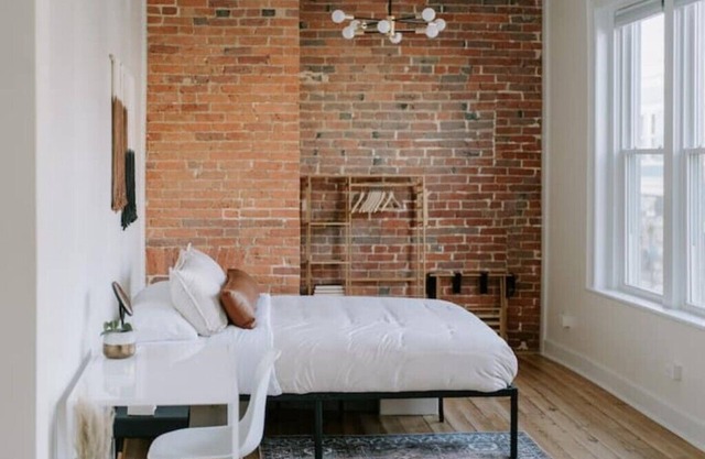 Modern Retreat Free laundry, parking, fast Wi-Fi