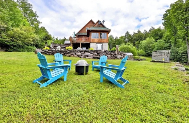 Modern Retreat | Near Hunter & Windham | Dog-Friendly