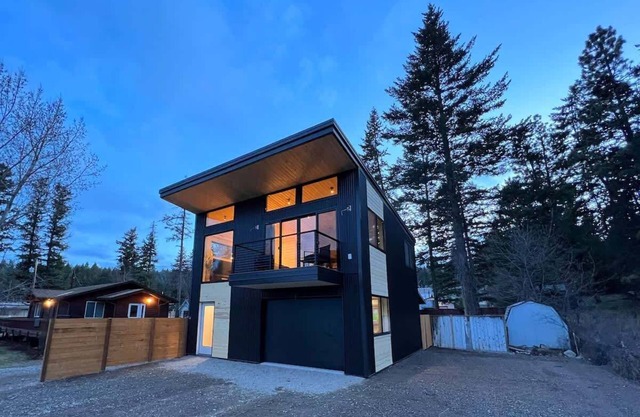 Modern Home With Game Room & Lake Views!