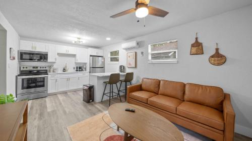 Modern-Retro Themed Home Close to Coffee + Food!