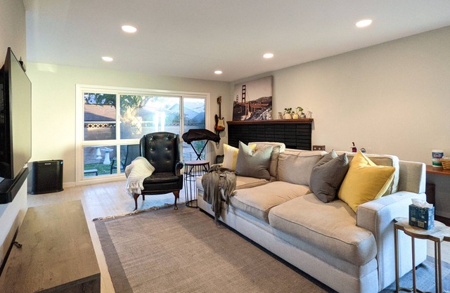 Modern Sanitized Family PetFriendly Torrance House