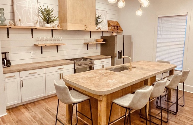 Modern Scandinavian Bungalow HOT TUB 6 bed 3 bath