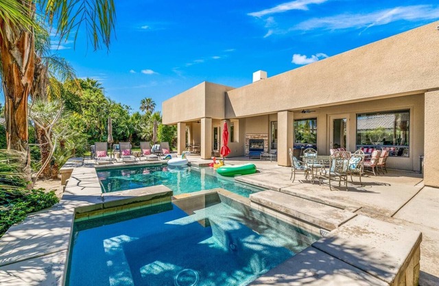 Serenidad moderna: capacidad para 13 | Para la perfecta casa de verano Staycation!