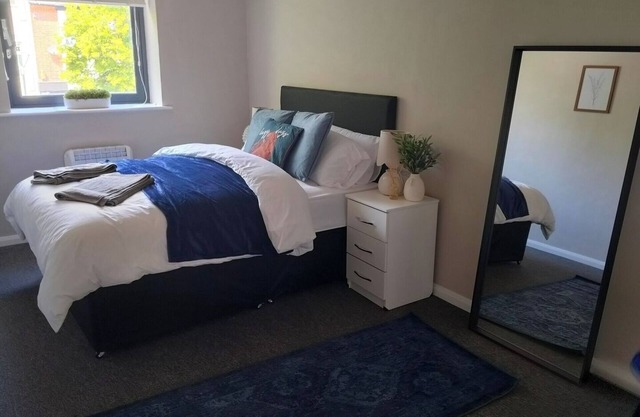 Modern Single-Floor Apartment - Sleeps 8