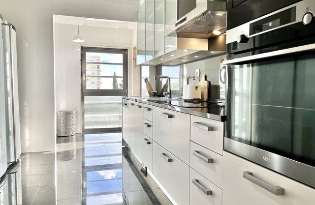 Modern & Spacious APT with River View