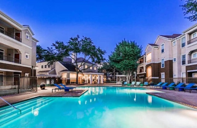 3 bedrooms, 5 beds, Pool-View, 2nd floor. Free Parking, Wifi.