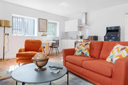 Modern Studio in Arnold centre