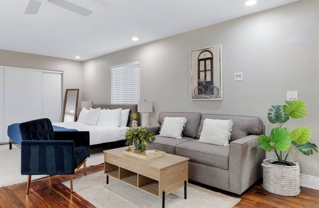 Modern Studio w/ Pool & Hot Tub Near Beaches & Downtown | Briggs